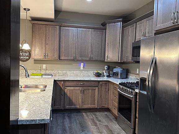 3rd image of 897 W Holiday Dr APT 1