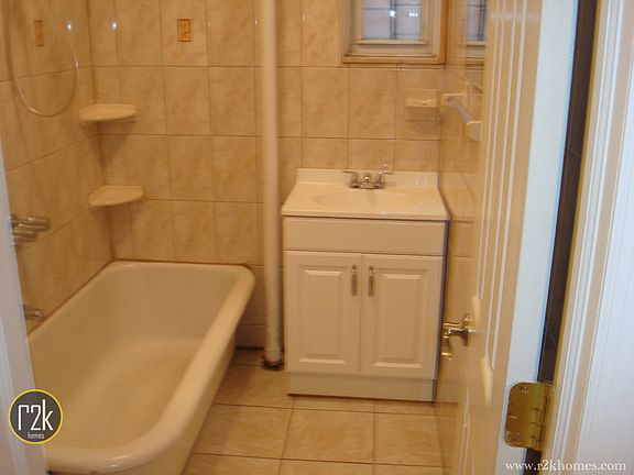 5th image of 2827 37th St #23