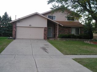17616 Rainbow Dr, Lathrup Village, MI 48076