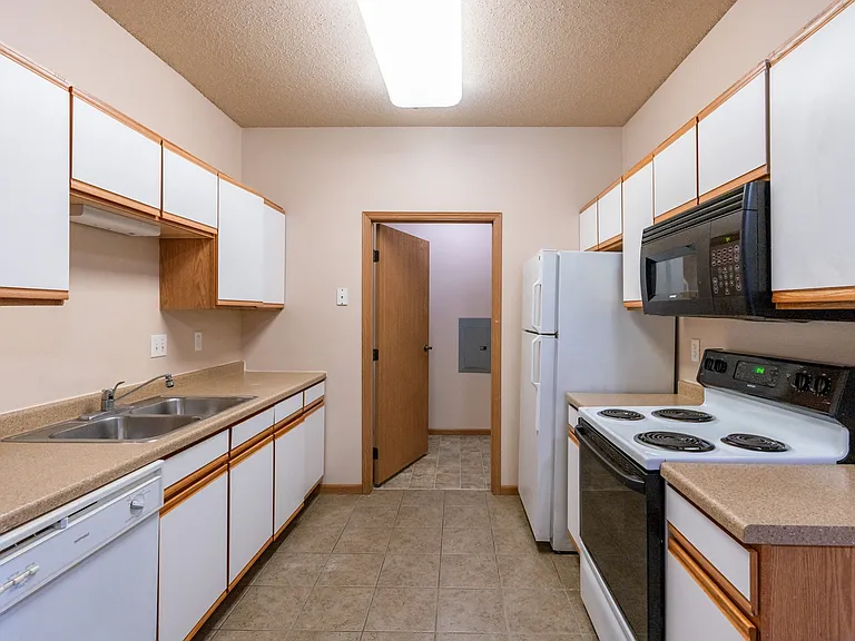 Fargo, ND West Lake Apartments | Kitchen