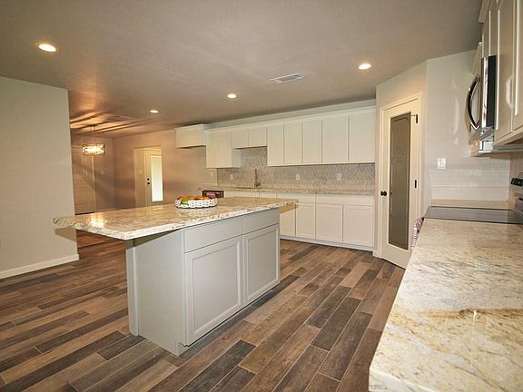 4th image of 118 Woodshire Ln
