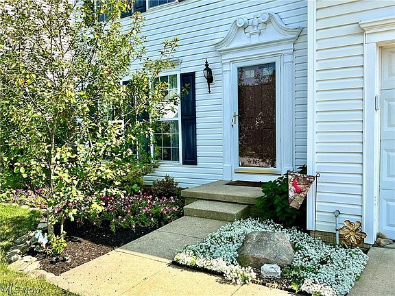 2nd image of 5204 Stonehurst Dr