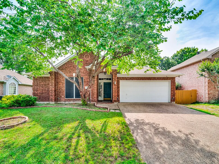 4618 Devonshire Dr — Photo 1