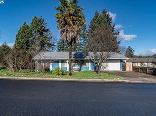 2020 Del Mar Dr, Roseburg, OR 97471