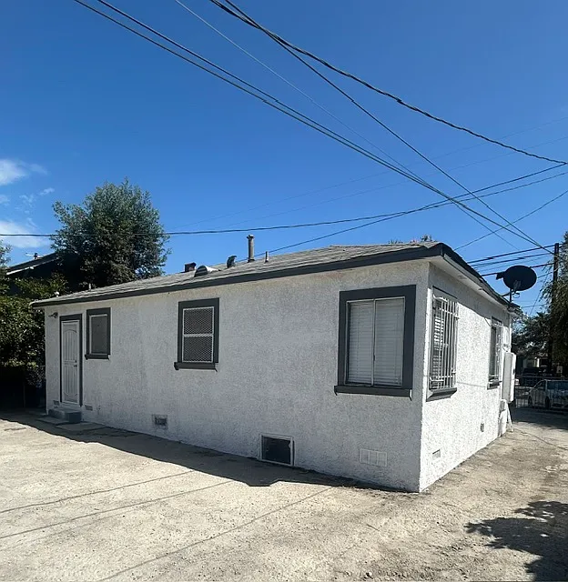 2 bed, 1000 sqft, $2,887 — Photo 2