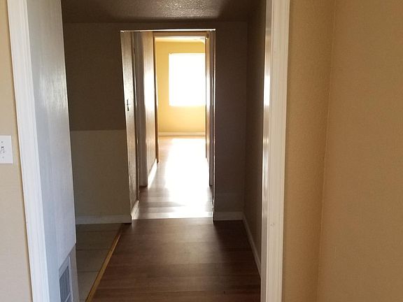 3rd image of 2950 W Yosemite Ave