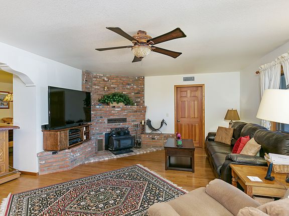 5th image of 1200 Loma Vista Way