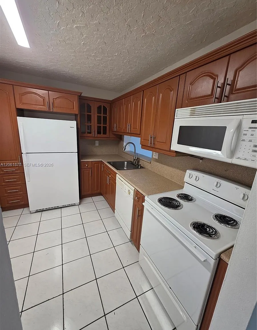 Horizons West Condo #5 — Photo 1