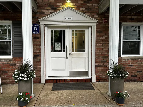 249 Fairharbor Drive #249, Patchogue, NY 11772