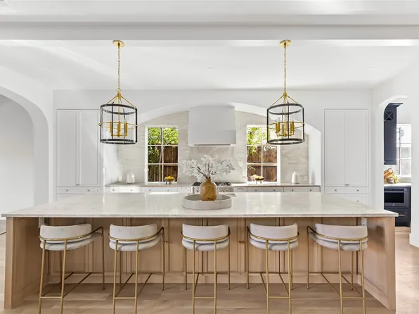 9826 Mixon Dr, Dallas, TX 75220