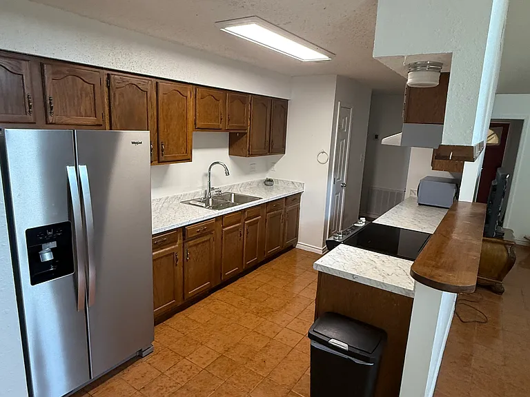 837 Avenue C — Photo 7