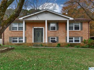 317 Forrest Park Ct NW, Huntsville, AL 35806