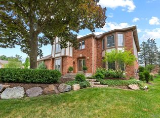 3286 Kilburn Rd W, Rochester Hills, MI 48306