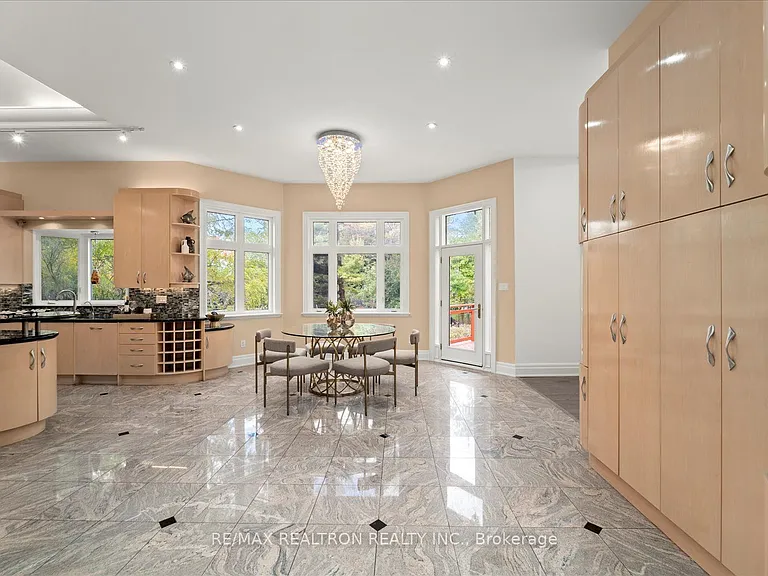 48 Arnold Ave — Photo 20