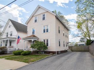8 Livingston St, Lincoln, RI 02865