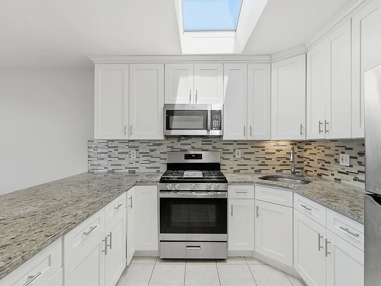 239 Terrace Ave #2 — Photo 4