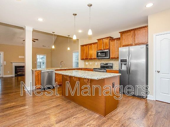5th image of 674 Stonebriar Ave