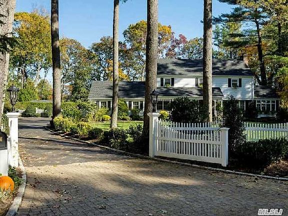 2nd image of 5 Fox Hollow Ln
