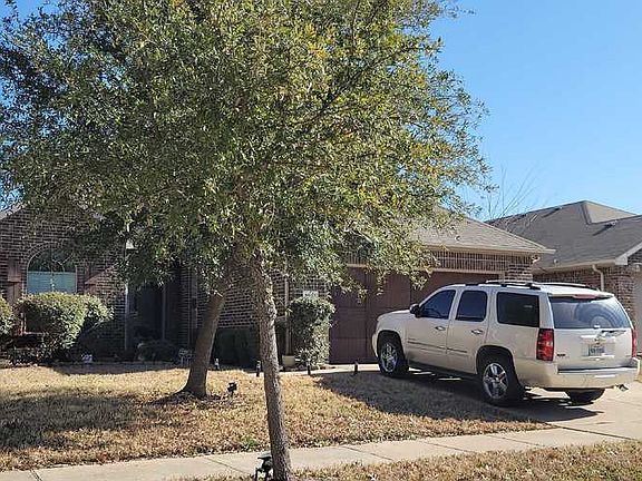 2nd image of 2031 Carriage Rd