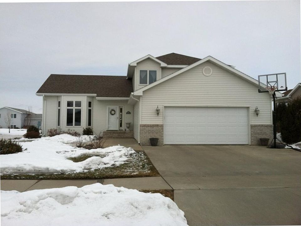 1st image of 660 Evergreen Dr