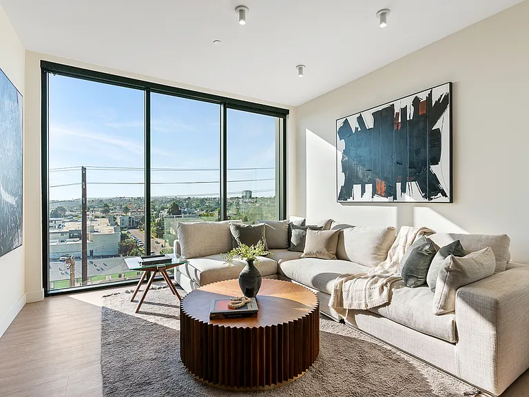 Venue Residences — Photo 63