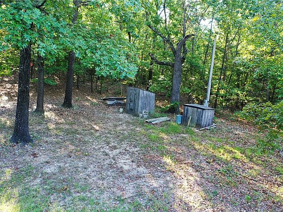 4th image of 110 County Road 1418 #37