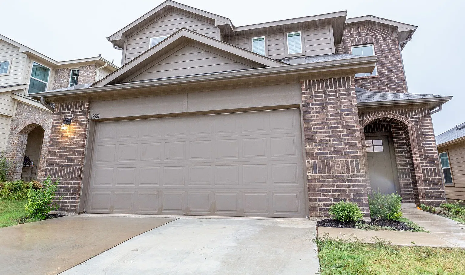 Beautiful 3 Bed / 2.5 Bath Home with High Ceilings & Natural Light — Photo 3