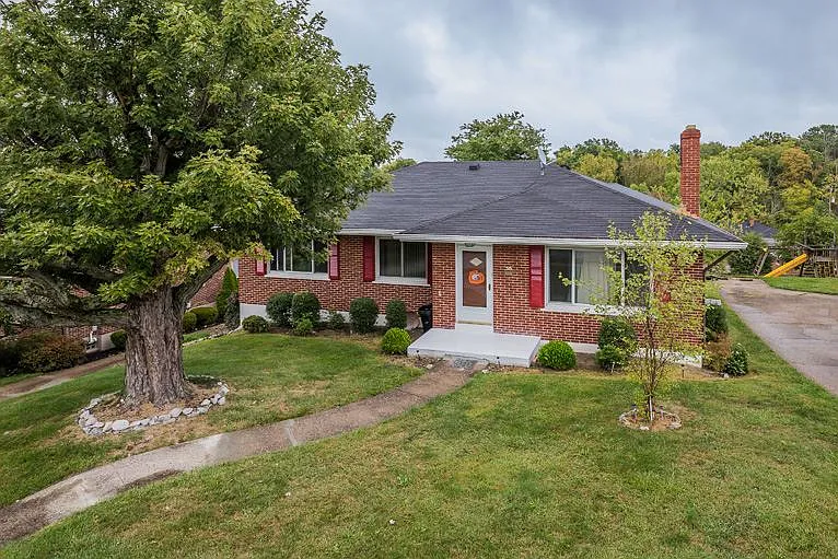 56 Edgewood Dr photo 1