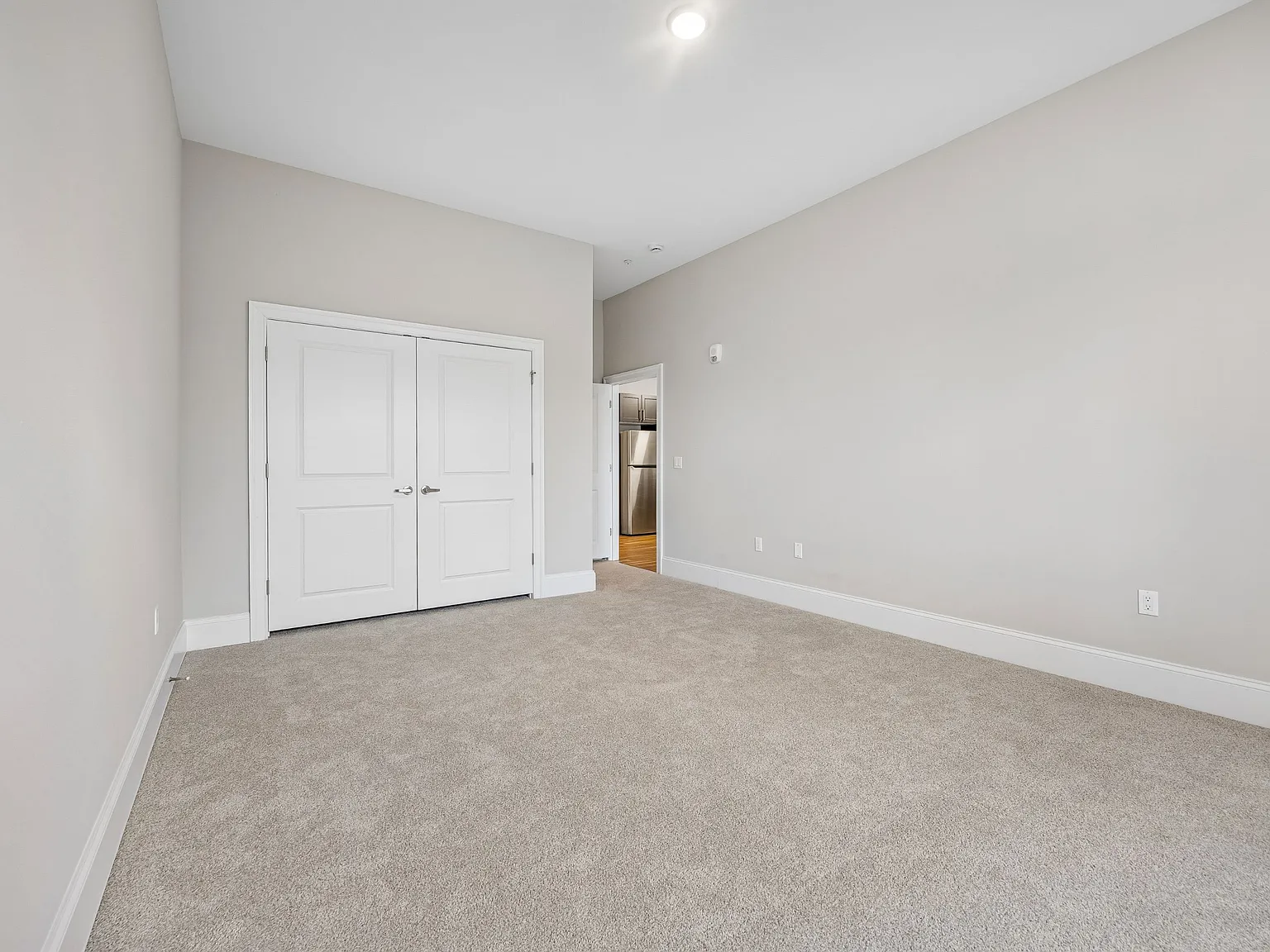 1900 Crescent Way — Photo 2