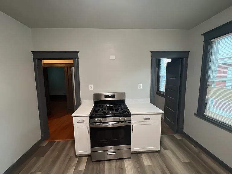 33 Franklin St #2 — Photo 2
