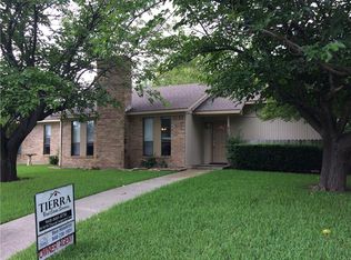 1001 Rosedale Dr, Gainesville, TX 76240