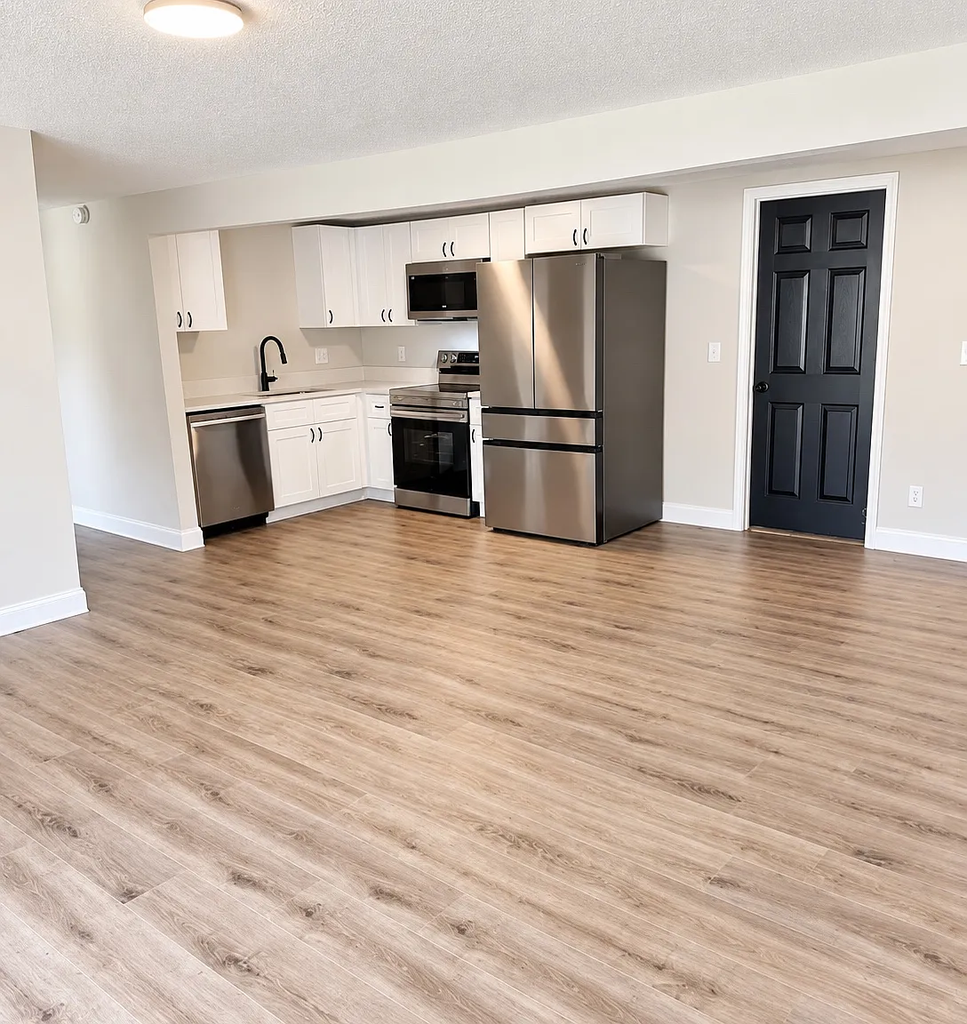 3 bed, 1130 sqft, $2,000 — Photo 3