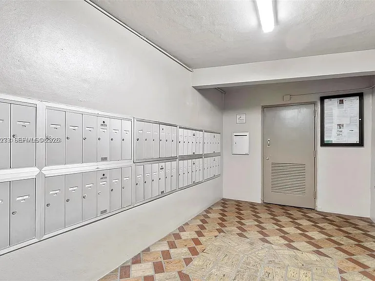 8420 SW 133rd Avenue Road 307 #307 — Photo 4