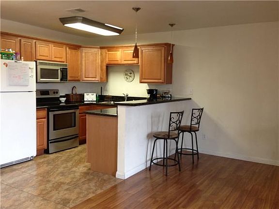3rd image of 217 Westlake Dr Unit 2