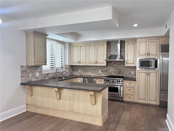 4th image of 140 S Oakhurst Dr #203