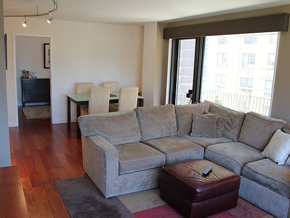 3rd image of 201 W 70th St APT 12J
