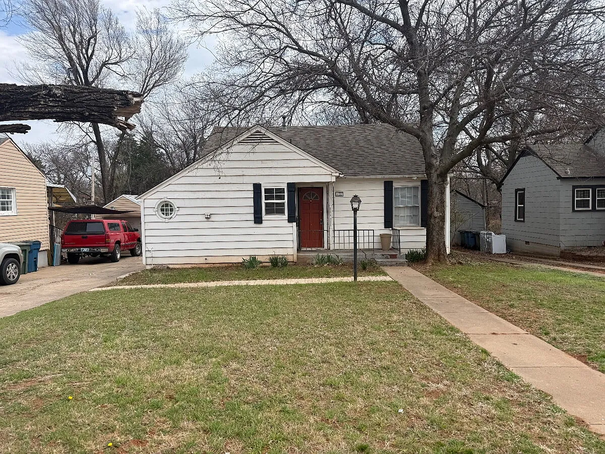 2 bed, 1.0 bath, 792 sqft, $1,225 — Photo 2