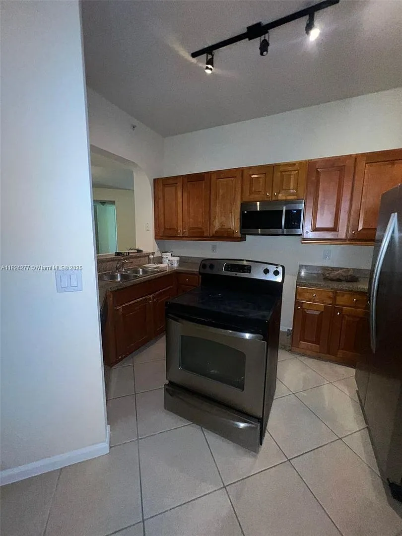 3500 Oaks Clubhouse Drive 207, Pompano Beach, FL 33069 — Photo 1