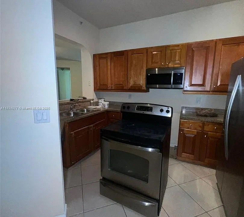 3500 Oaks Clubhouse Dr #207