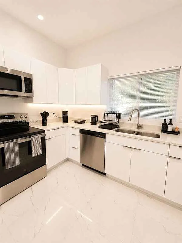 5433 Nw 5th Ave # 2 Miami, Fl 33127 — Photo 4