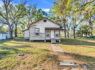 15 E Mohawk St, Mascotte, FL 34753