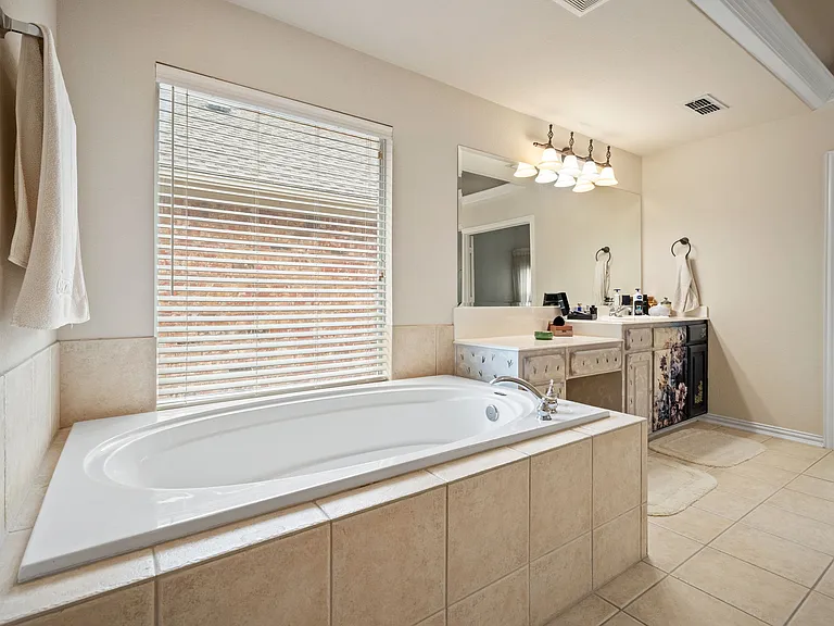 1571 Coastal Dr — Photo 17