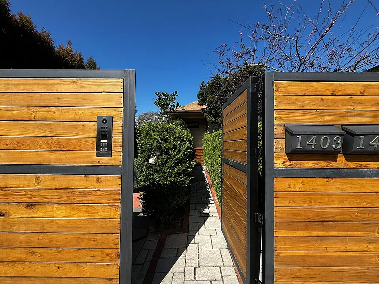 N Mansfield Ave — Photo 3