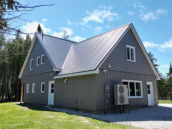 5th image of 751 Pike Bay Rd