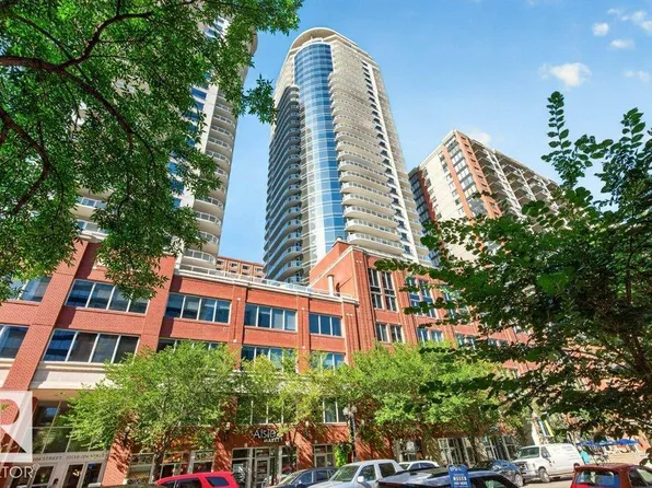 10152 104th St NW #3002, Edmonton, AB T5J 0B6