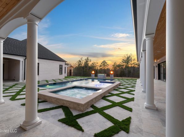 13 Shamrock Loop, Byhalia, MS 38611