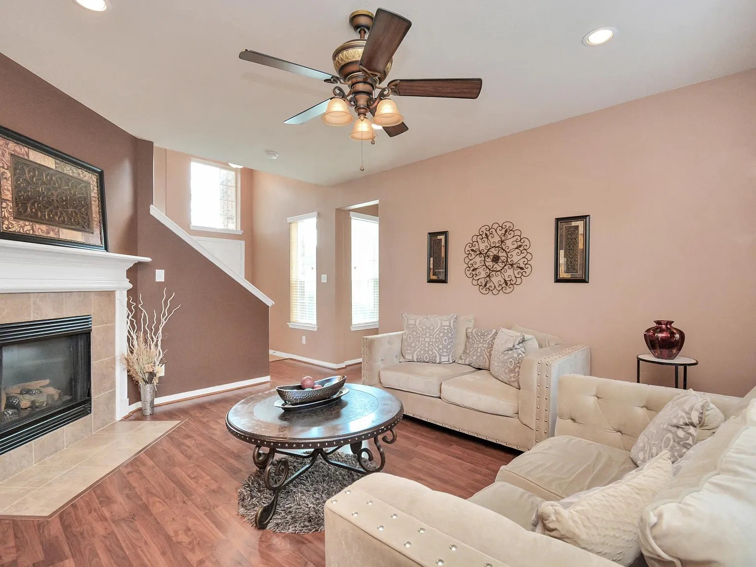 3 bed, 3.5 bath, 2082 sqft, $2,399 — Photo 4
