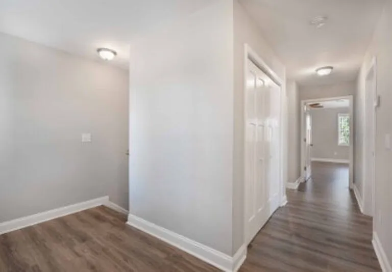1130 W Indiana Ave — Photo 10