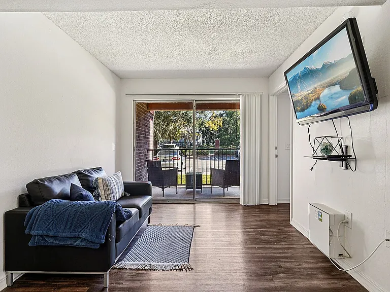 7-web-or-mls-SW 27th St-S1212-007