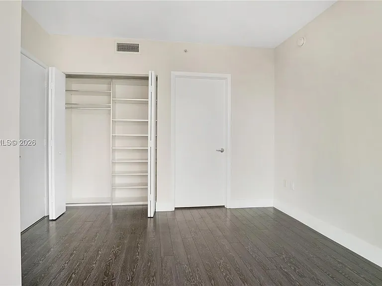 92 SW 3rd St #1803 — Photo 12